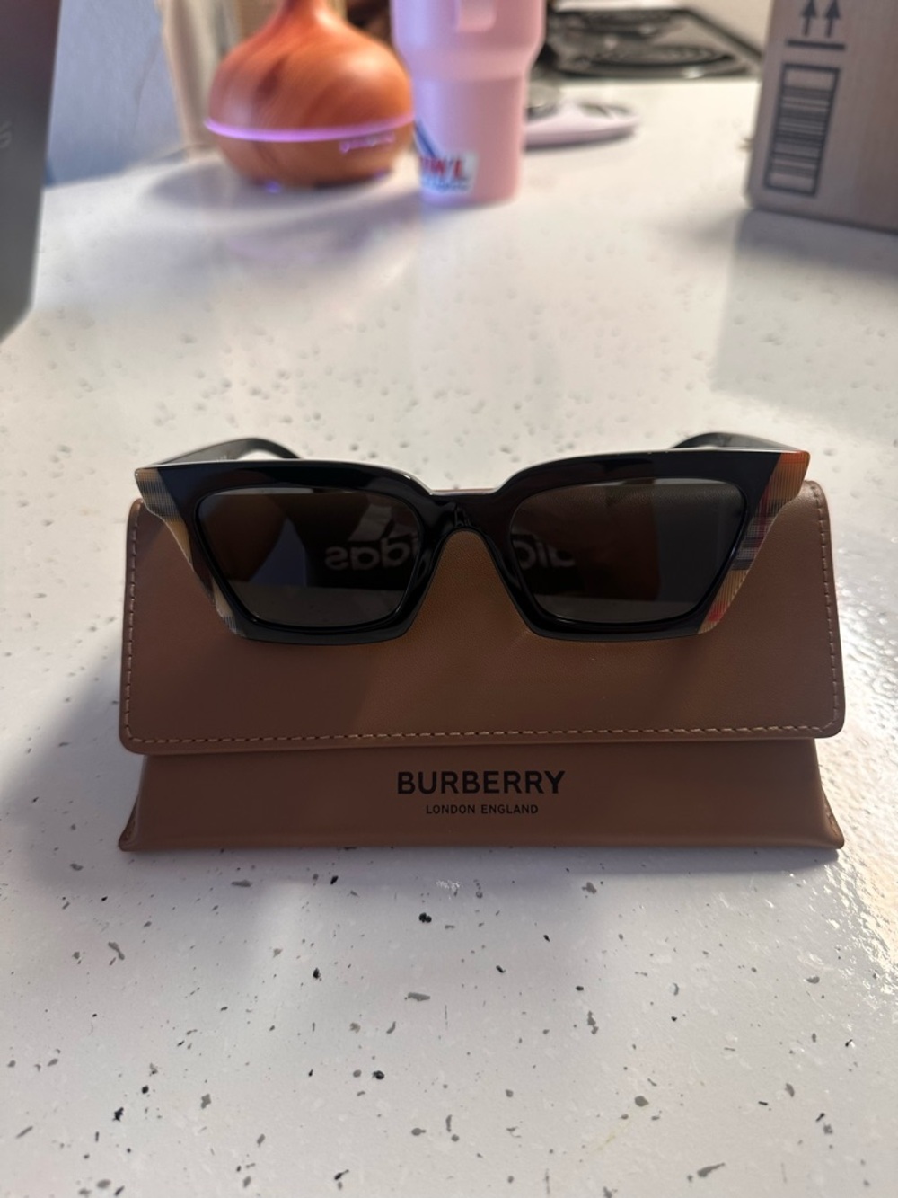 EUC Burberry Women's Briar Sunglasses BE4392U